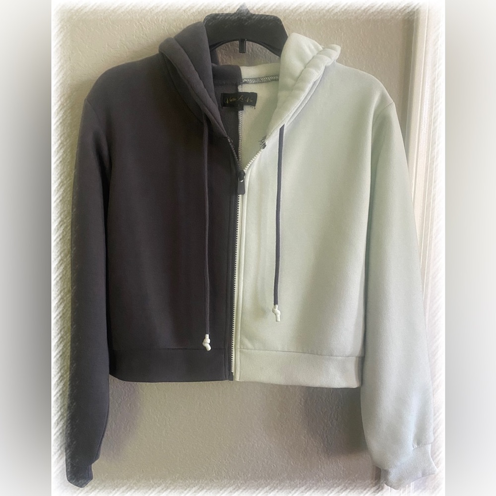 Vivre La Vie Juniors Cropped Hoodie